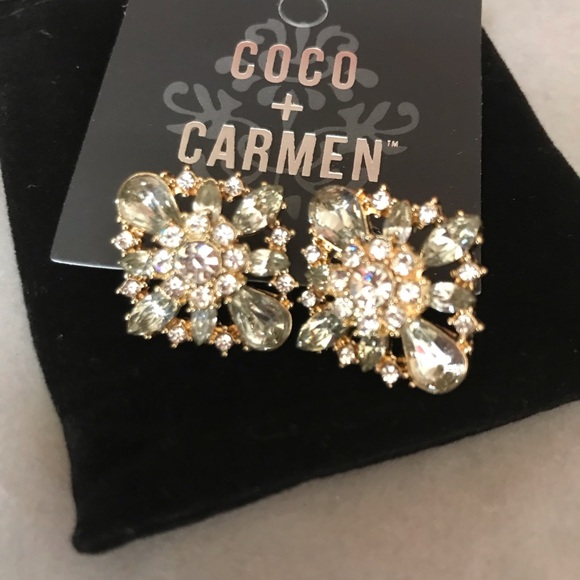 NWT Clear Rhinestones Stud Earrings Gold Accents - Picture 7 of 8